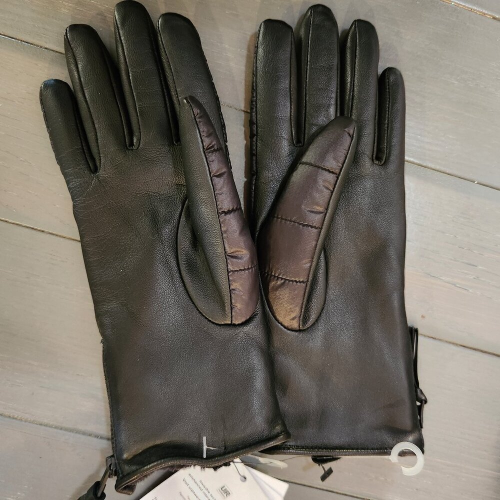 UGG Women's Black  Fur lined Quilted UGG Logo Zippered Gloves Size S/M - Picture 3 of 9